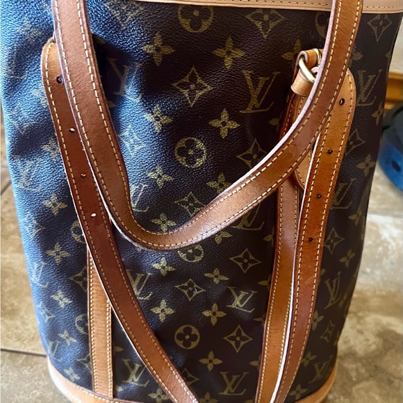 Authentic Louis Vuitton Grand Bucket Bag in excellent condition with new lining. - Picture 3 of 8